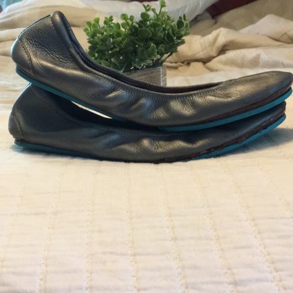 SOLD Metallic Pewter Tieks - Picture 6 of 8